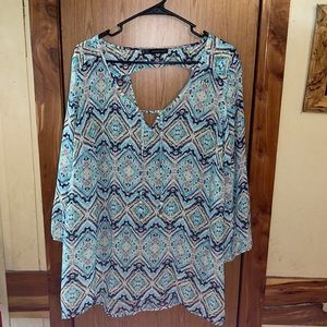 Woman’s plus size maurices top